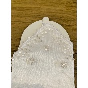 Gants ou mitaine de mariage blanc satiné avec perles 
