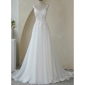 Robe de mari�e Alexandra fluide avec longue tra�ne en dentelle T46