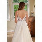 Destockage Robe de mariée AYA ivoire T 42 tulle, broderies